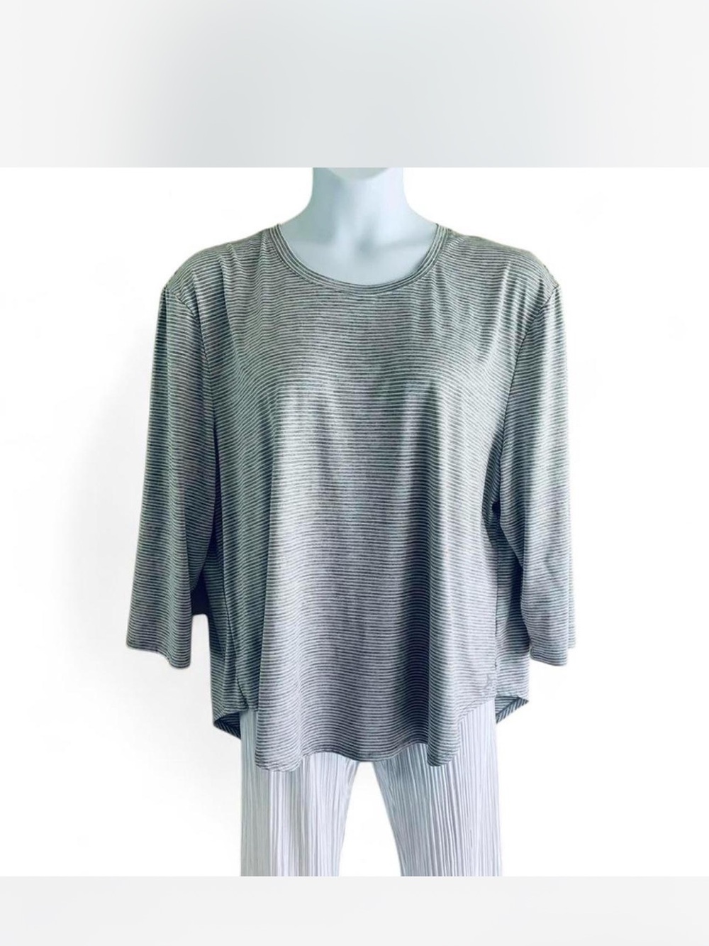 Comfy Women’s Relaxed Grey & white Striped Long-Sleeve Tee size 2XL
